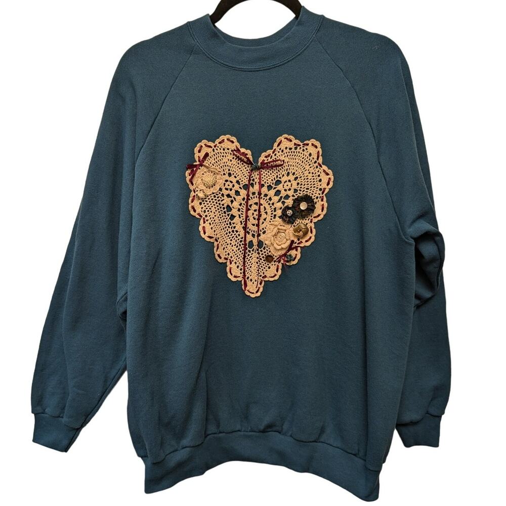 Vintage Fruit of the Loom‎ Crew Neck Sweatshirt Doily Heart & Buttons
